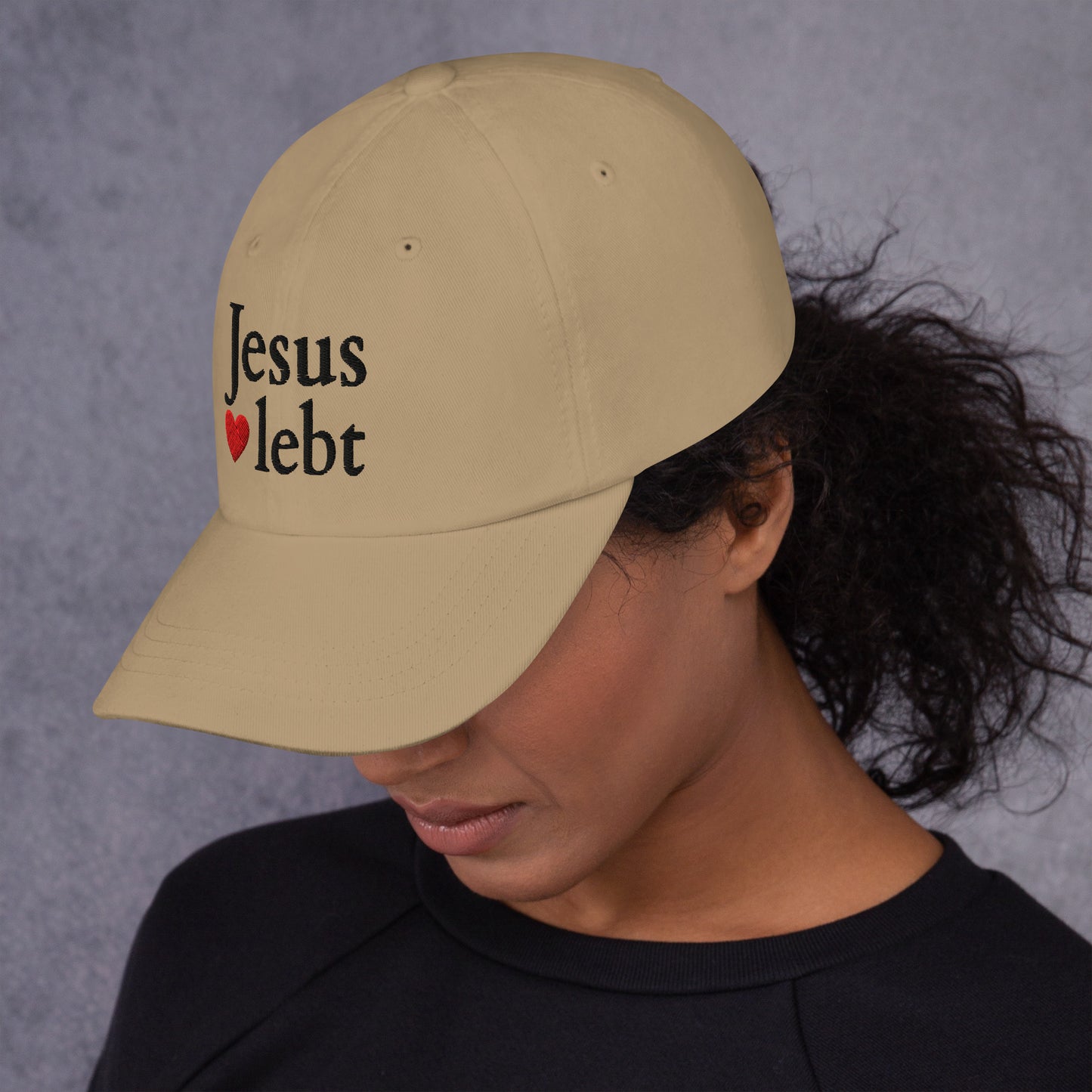 Jesus lebt - Dad-Hat DE helles Design faith design by The Light of Life