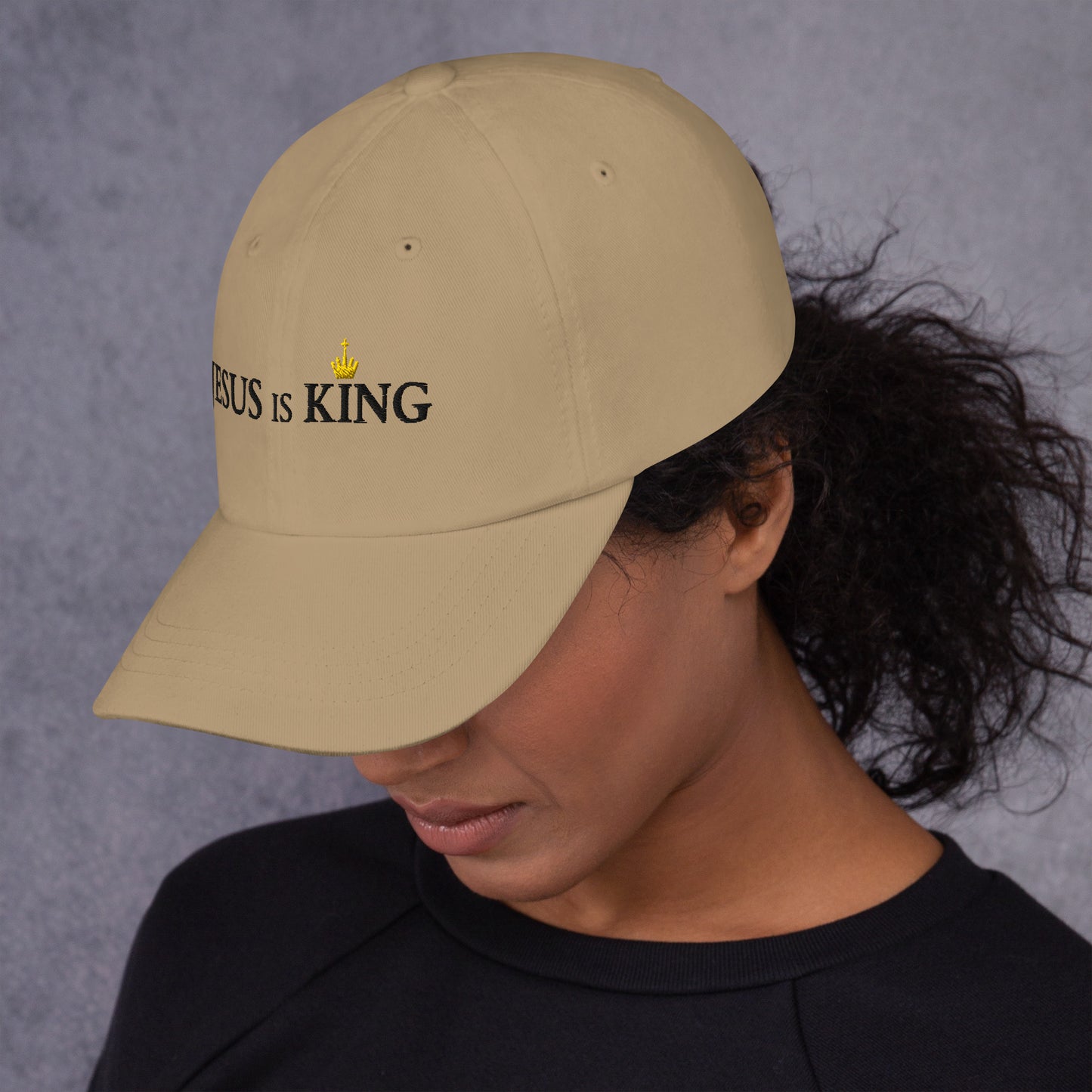 JESUS is KING - Dad-Hat DE helles Design ${variant-option} faith design by The Light of Life