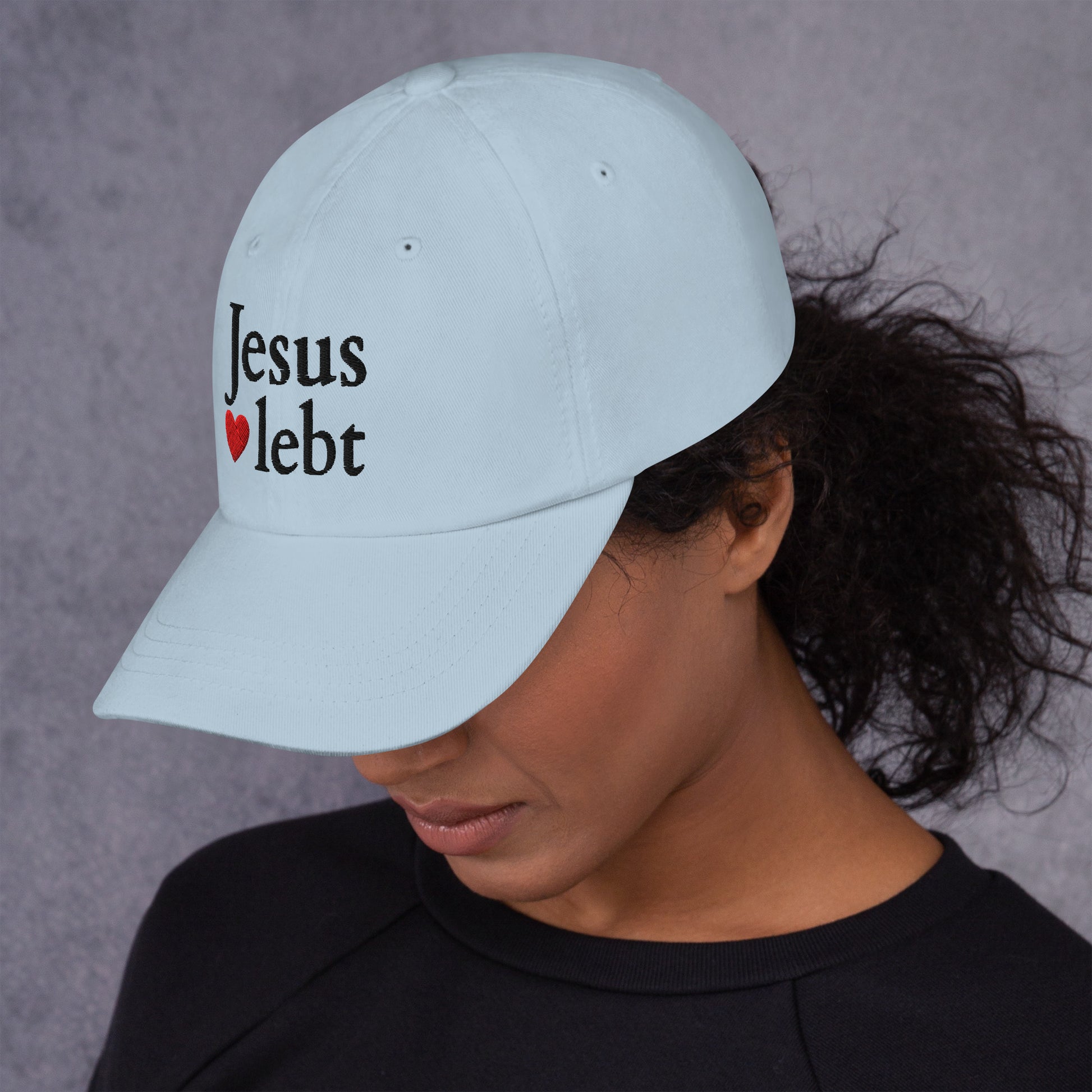 Jesus lebt - Dad-Hat DE helles Design faith design by The Light of Life
