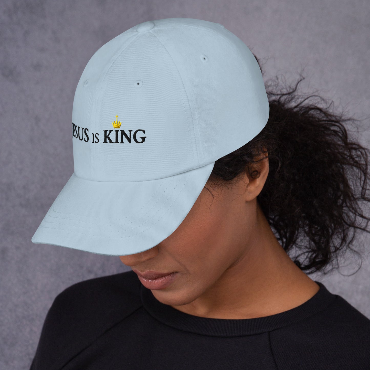 JESUS is KING - Dad-Hat DE helles Design ${variant-option} faith design by The Light of Life