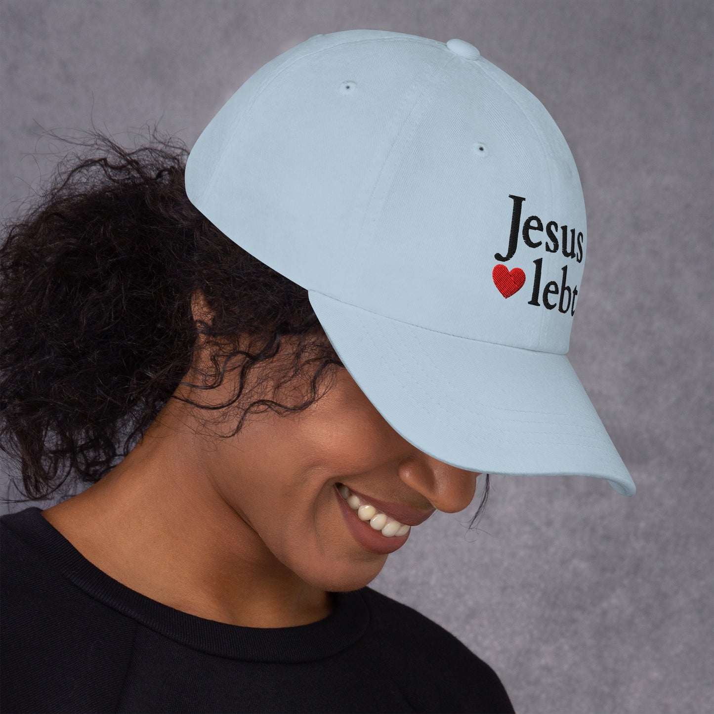 Jesus lebt - Dad-Hat DE helles Design faith design by The Light of Life