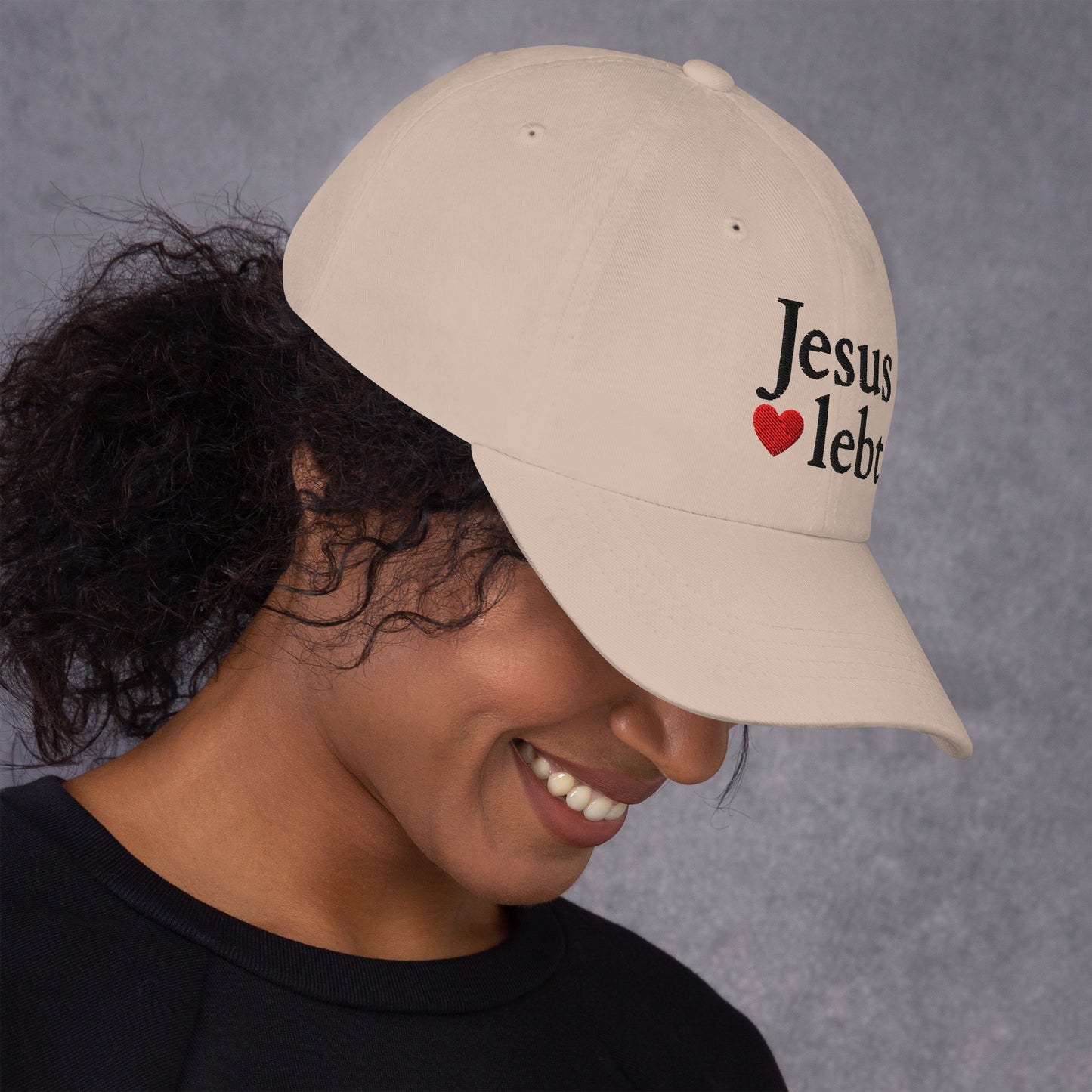 Jesus lebt - Dad-Hat DE helles Design faith design by The Light of Life