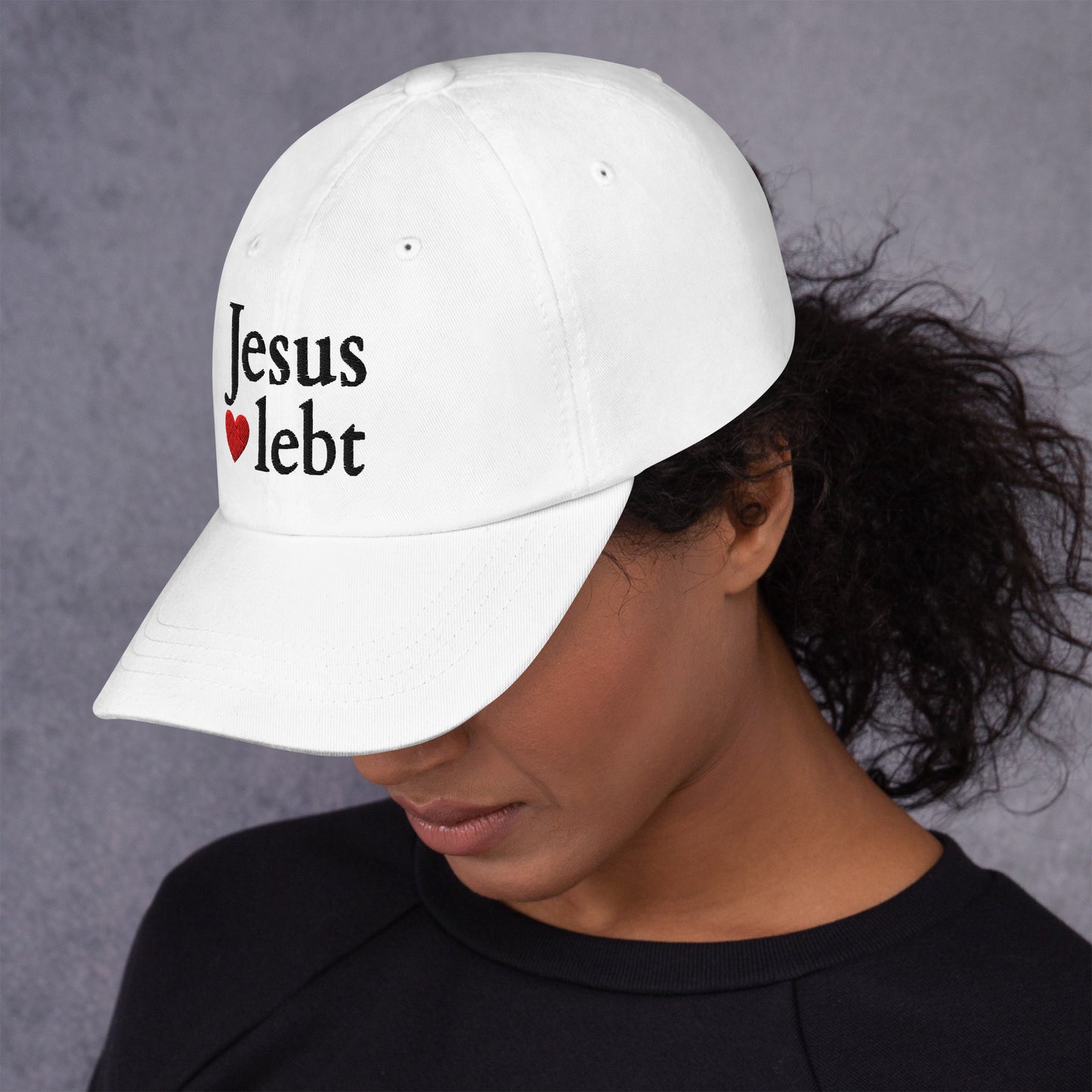 Jesus lebt - Dad-Hat DE helles Design faith design by The Light of Life