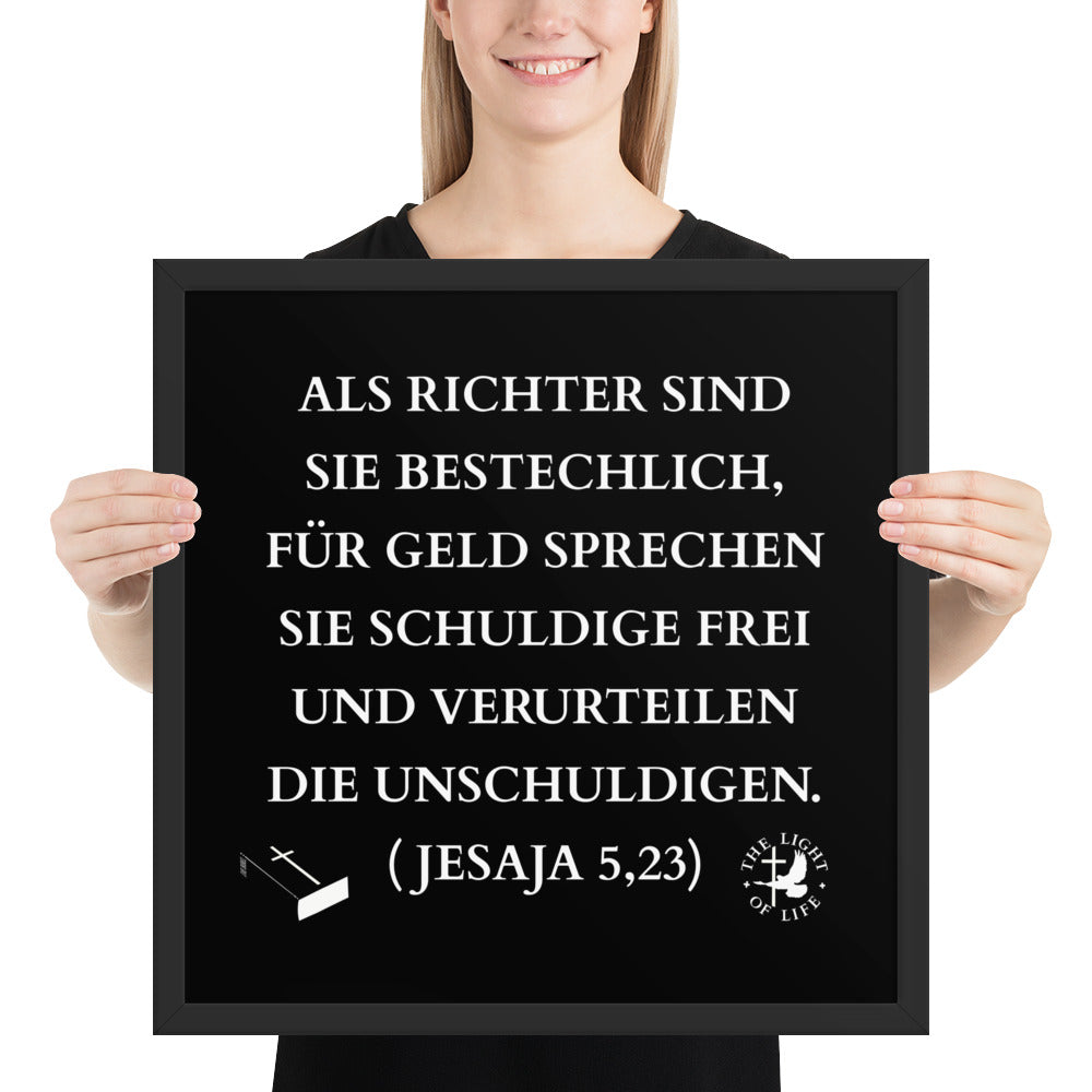 Gerahmtes Poster kaufen mit Jesaja 5,23 in schwarzem Rahmen, ideal für stilvolle Dekoration.