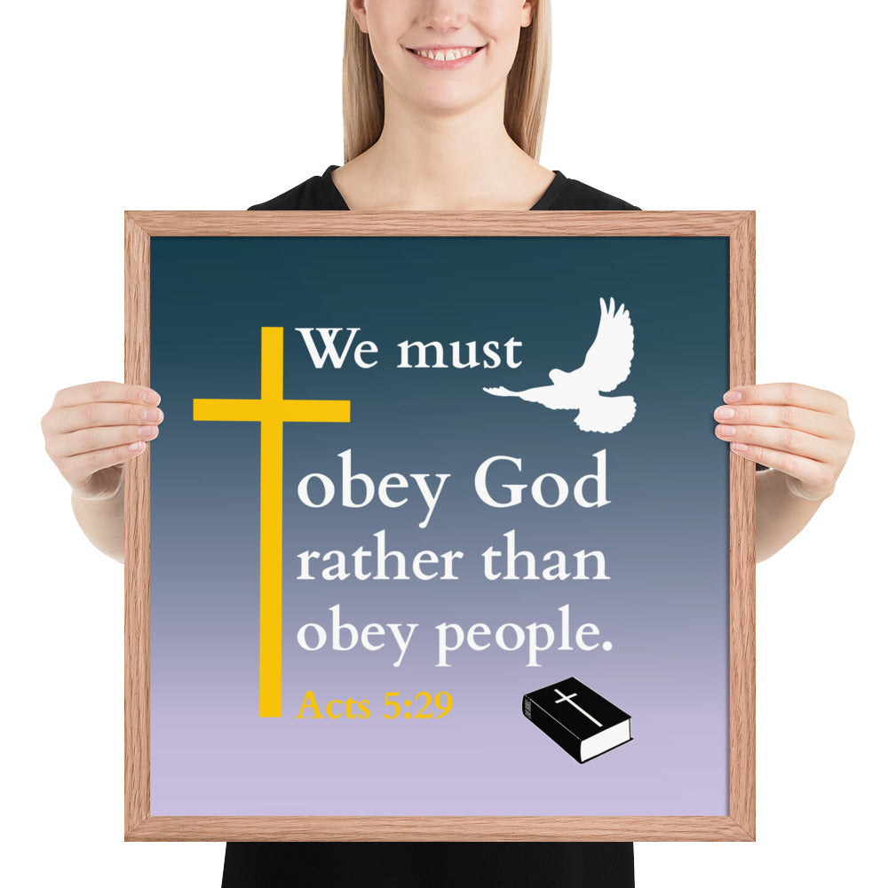 Gerahmtes poster kaufen mit Gelbes Kreuz und Schriftzug "We must obey God rather than obey people. Acts 5:29".