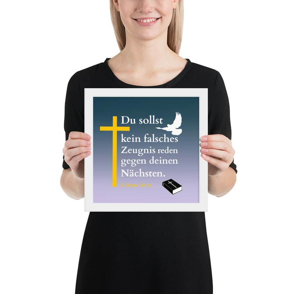 Gottes Gebot - Poster gehalten von einer Frau, mit einem Kreuz und biblischem Vers, 2. Mose 20:16.