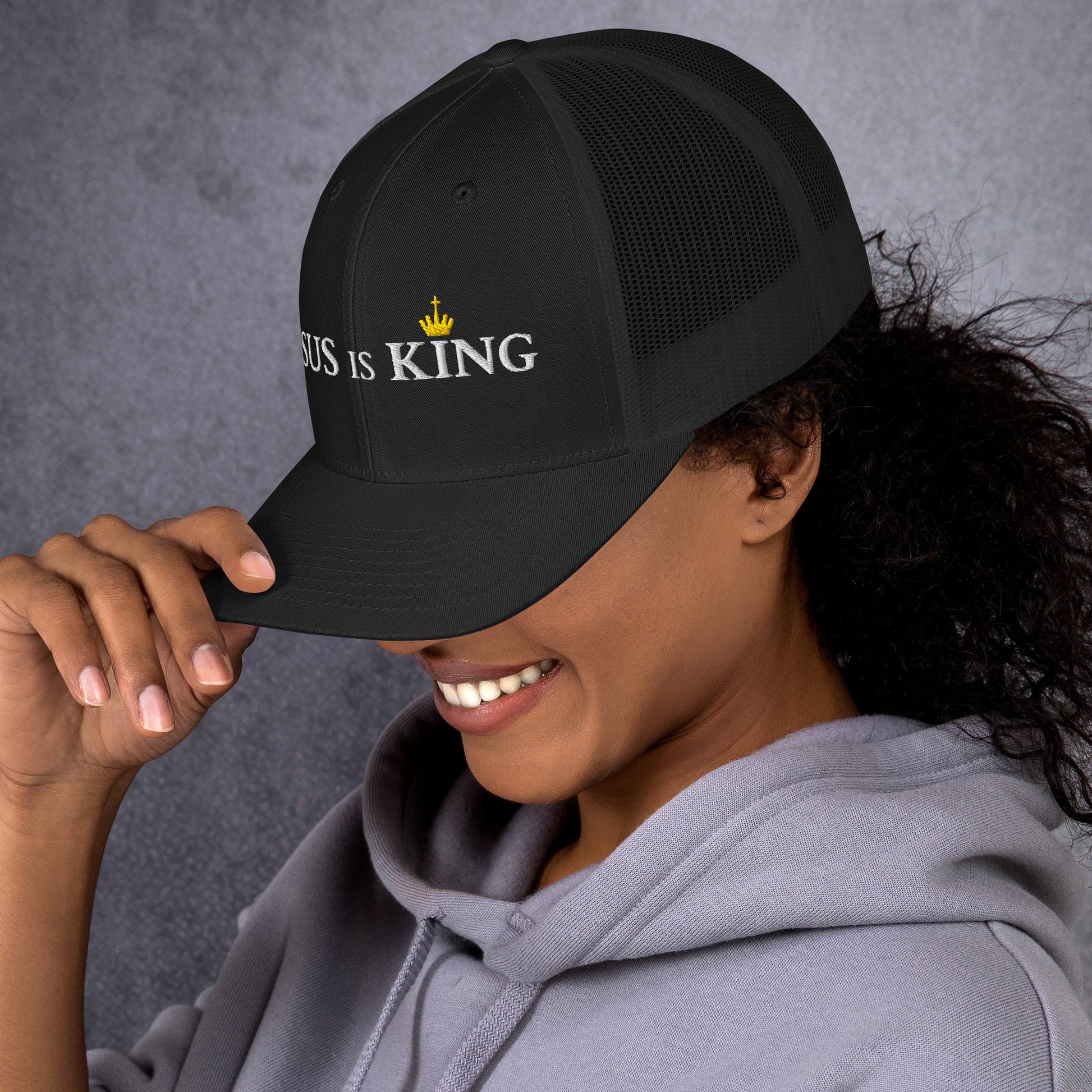 JESUS is KING - Trucker-Cap DE dunkles Design faith design by The Light of Life