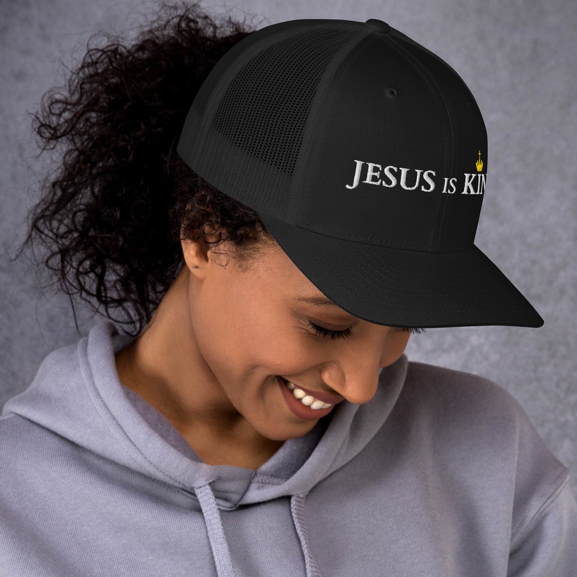 JESUS is KING - Trucker-Cap DE dunkles Design faith design by The Light of Life
