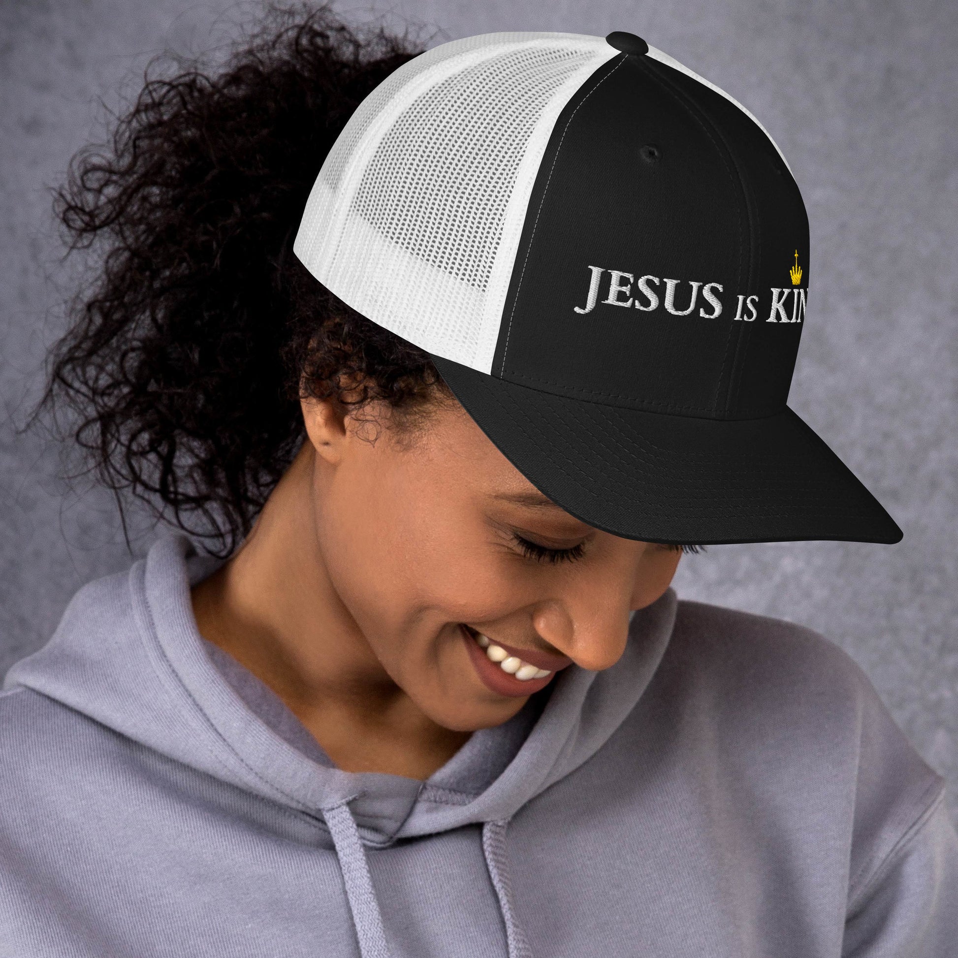 JESUS is KING - Trucker-Cap DE dunkles Design faith design by The Light of Life