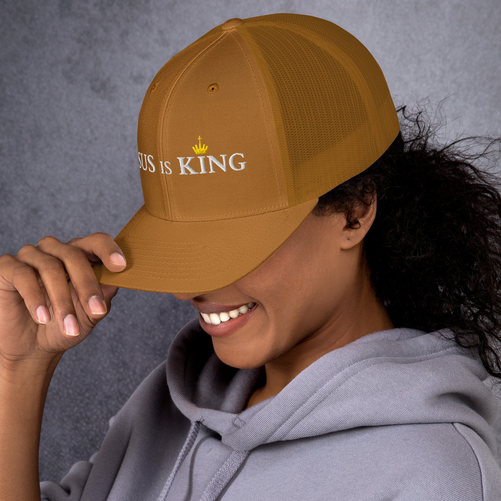 JESUS is KING - Trucker-Cap DE dunkles Design faith design by The Light of Life