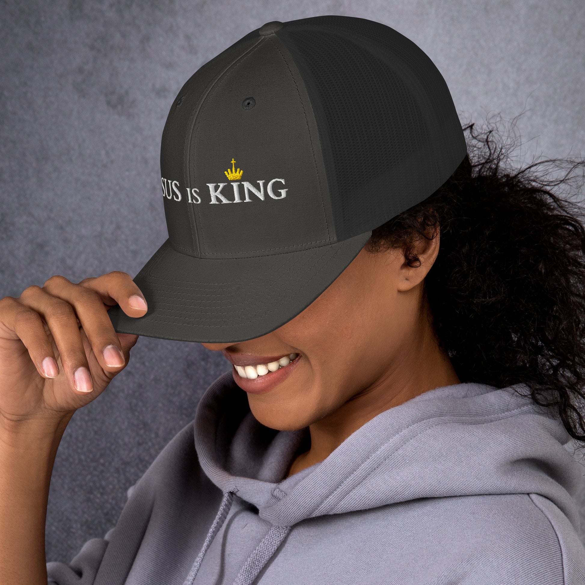 JESUS is KING - Trucker-Cap DE dunkles Design faith design by The Light of Life