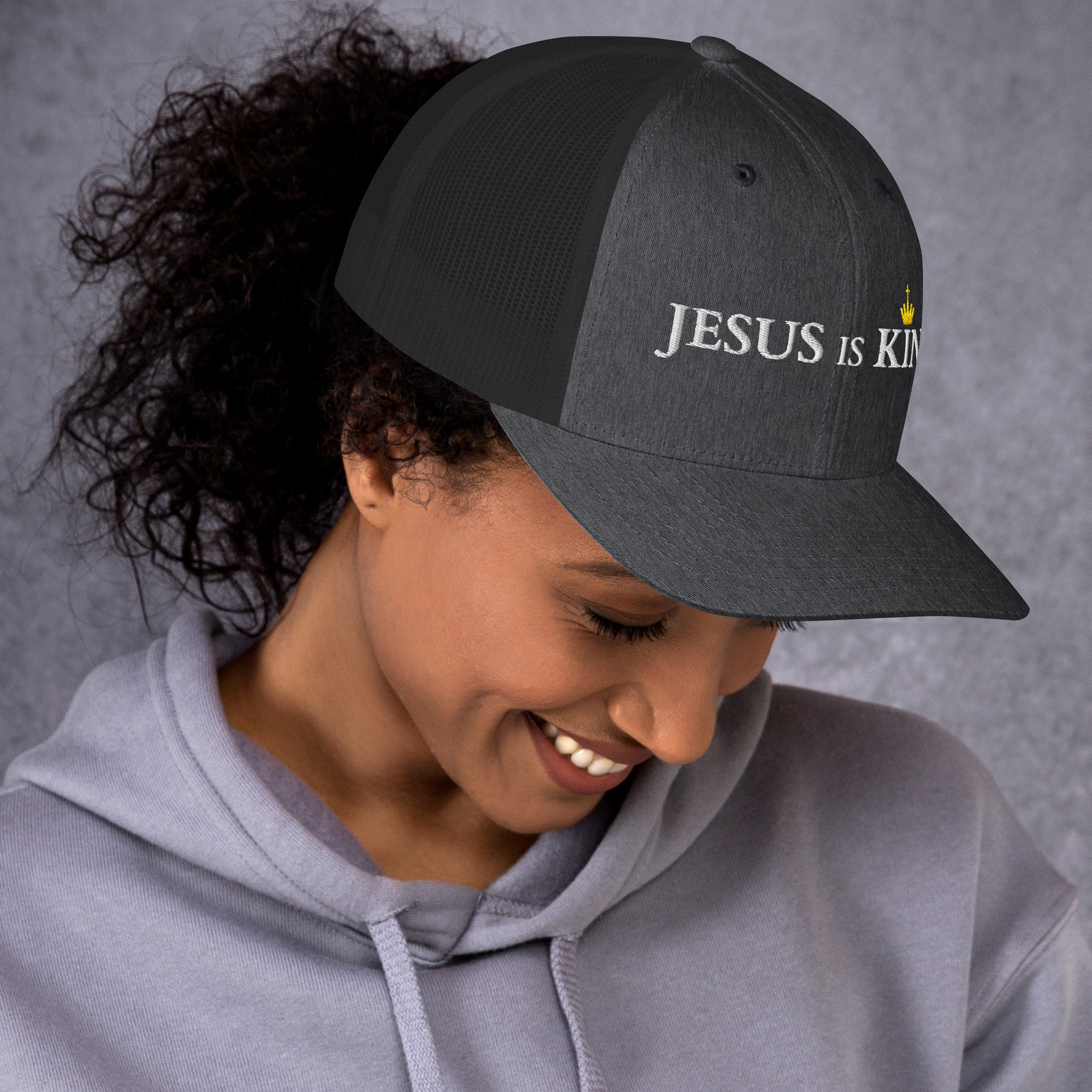 JESUS is KING - Trucker-Cap DE dunkles Design faith design by The Light of Life