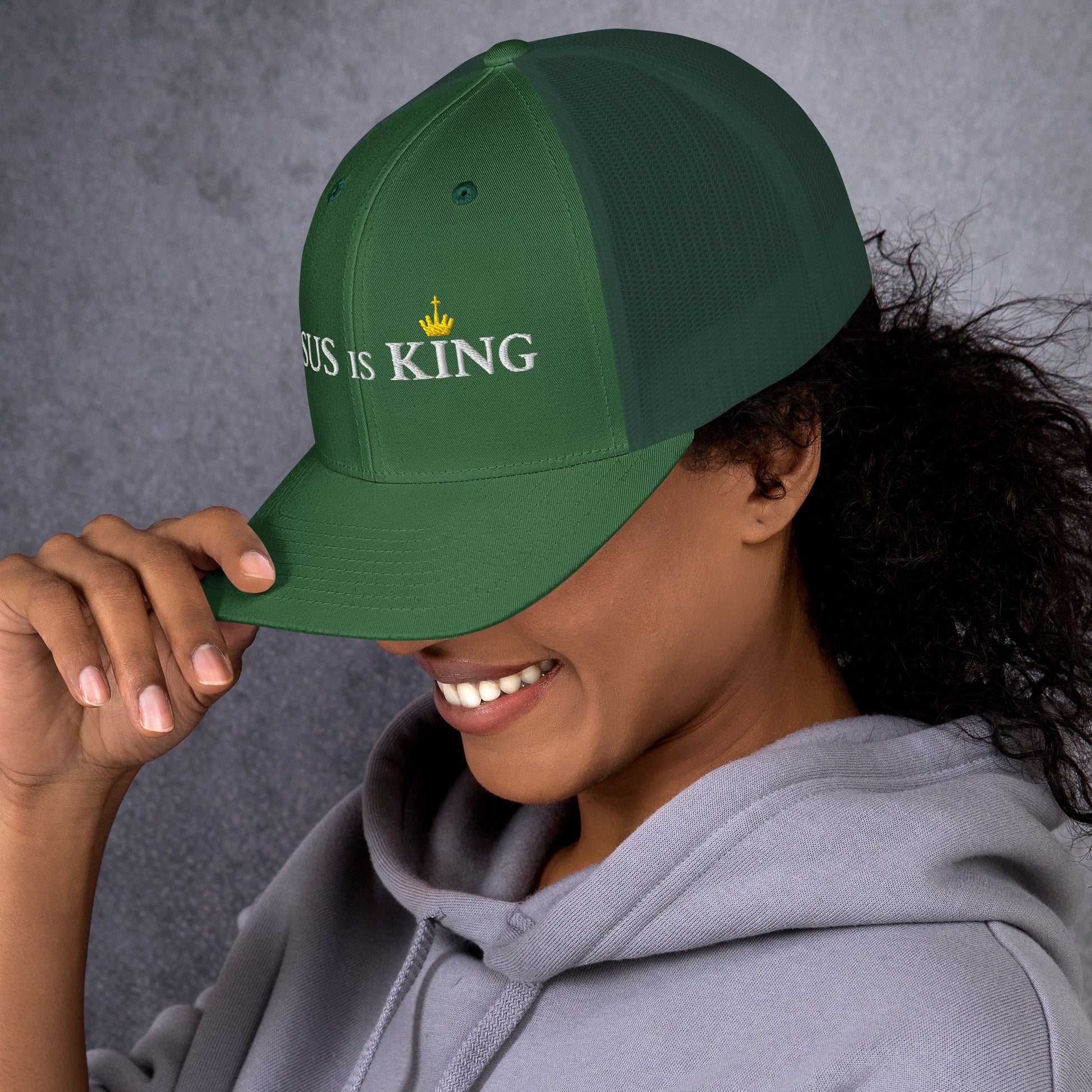 JESUS is KING - Trucker-Cap DE dunkles Design faith design by The Light of Life