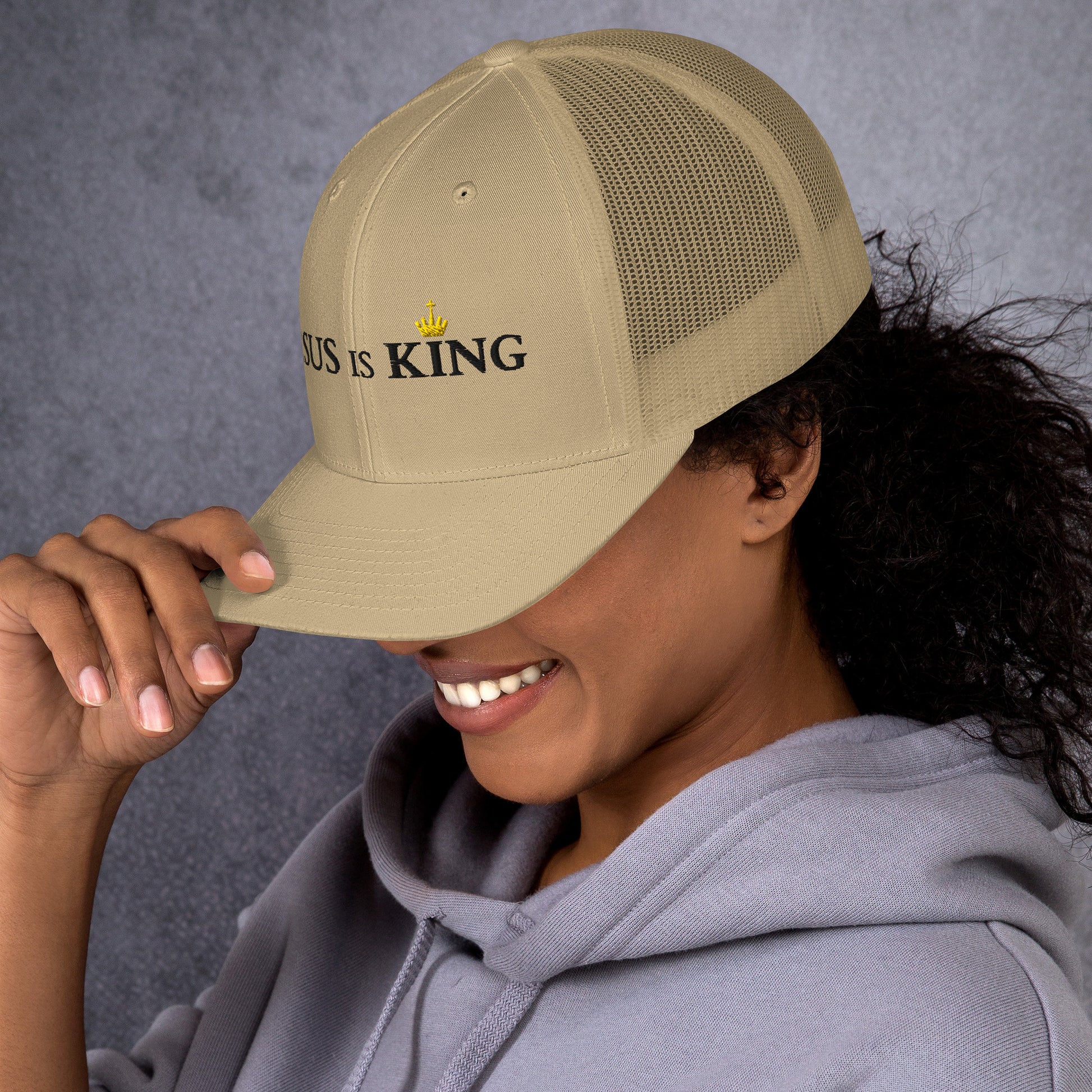 JESUS is KING - Trucker-Cap DE helles Design faith design by The Light of Life