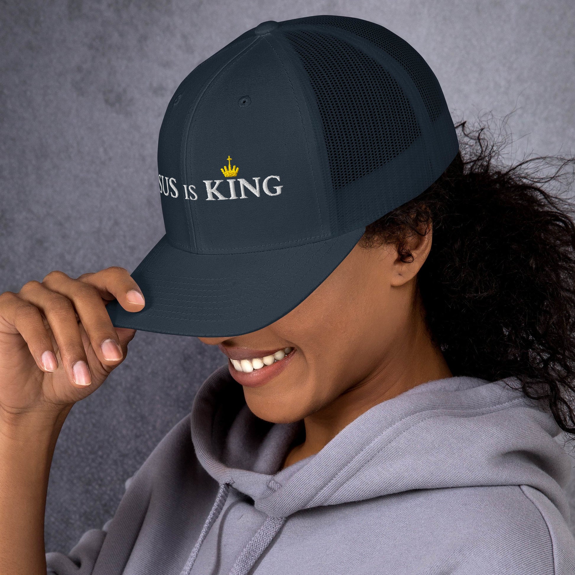 JESUS is KING - Trucker-Cap DE dunkles Design faith design by The Light of Life