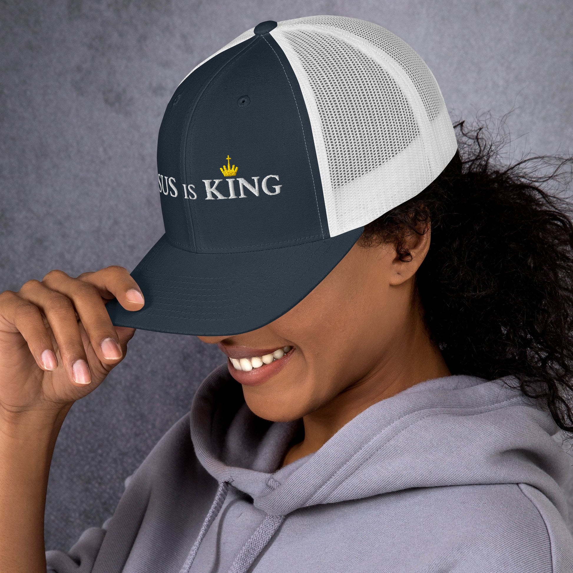 JESUS is KING - Trucker-Cap DE dunkles Design faith design by The Light of Life