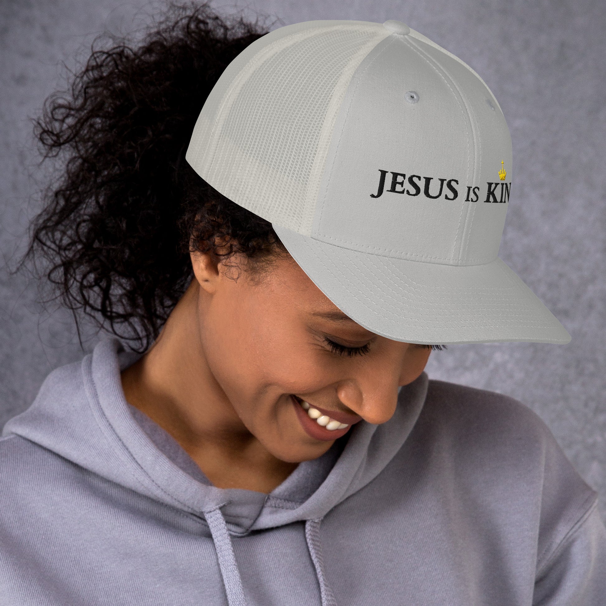 JESUS is KING - Trucker-Cap DE helles Design faith design by The Light of Life
